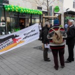 Protest gegen Eröffnung des Waffengeschäfts "Frankonia" in Freiburg